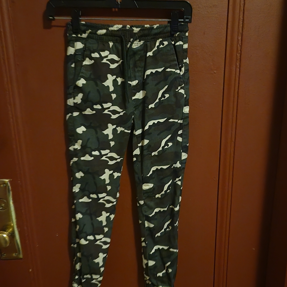 Canyon Club Green and White Camouflage Sweatpants Size 8
